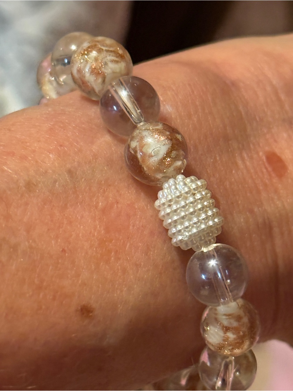 Glow in the Dark Gold Foil Luminous Clear Crystal Bead Bracelet - Picture 4 of 8